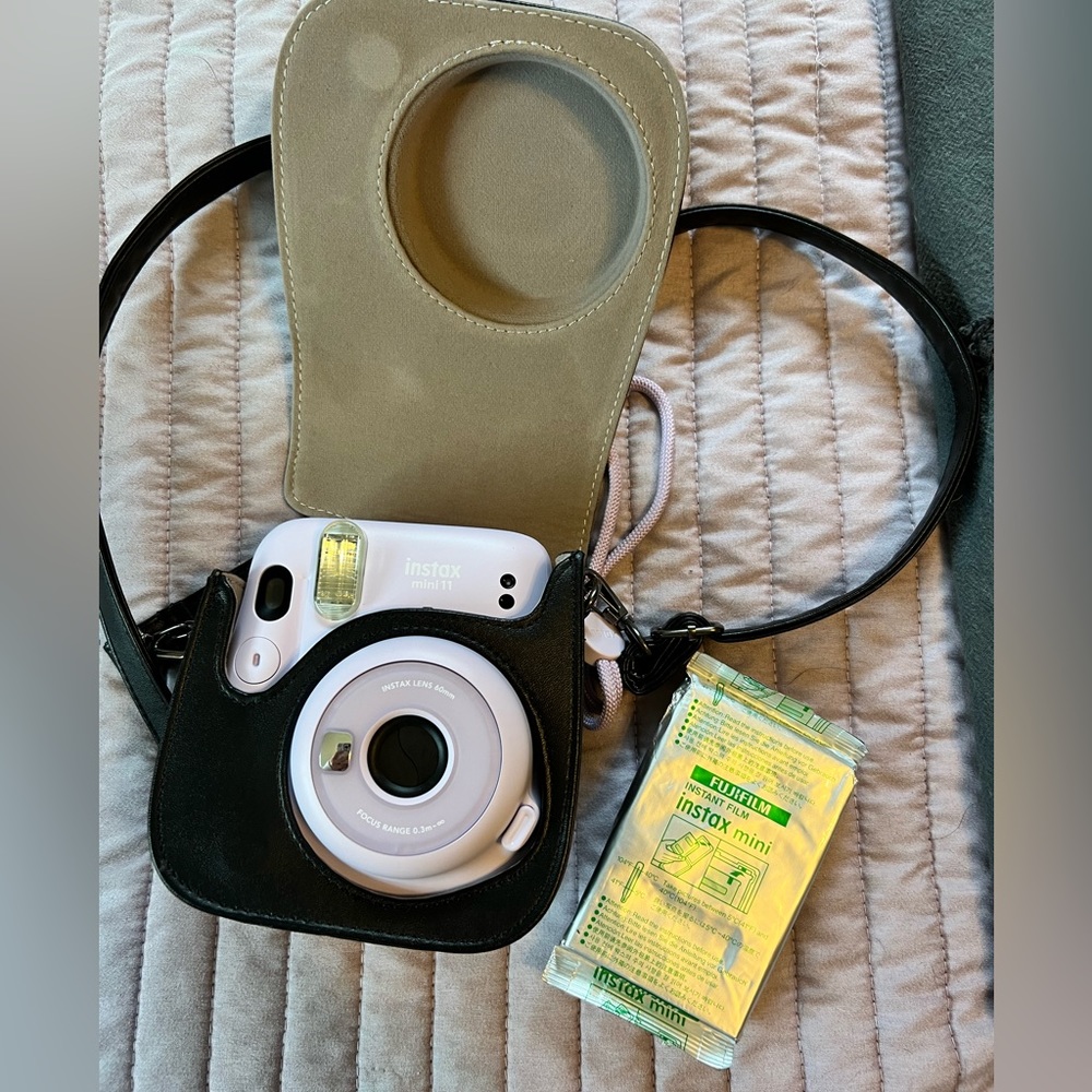 ✨Fuji Instax 11 - Lilac✨ Like new!!